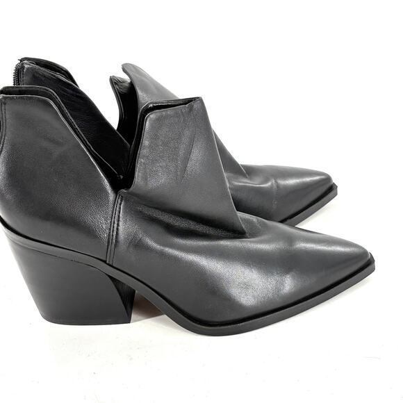 Vince Camuto Gigietta Boots 11 Black NWOT Ankle Booties Western Heel Leather - Picture 2 of 6